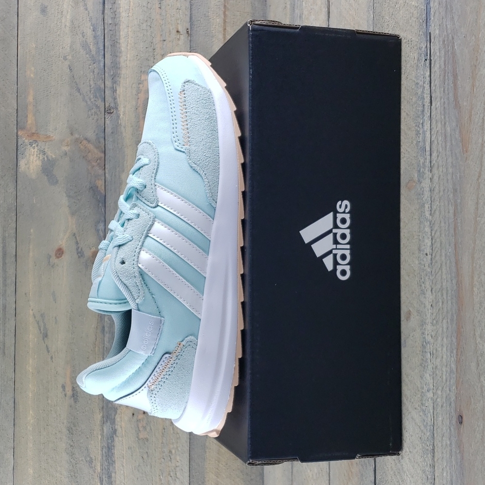 NEW RARE Adidas Retrorun Women's Running Casual shoes Halo Mint Cloud White NIB